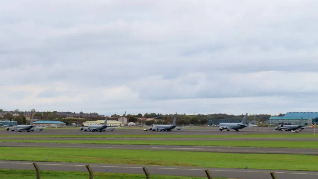 США перебрасывают множество самолетов-заправщиков KC-135 Stratotanker и KC-46 Pegasus вместе с истребителями на Ближний Восток, часть из них уже приземлилась на авиабазе Аль-Удейд в Катаре