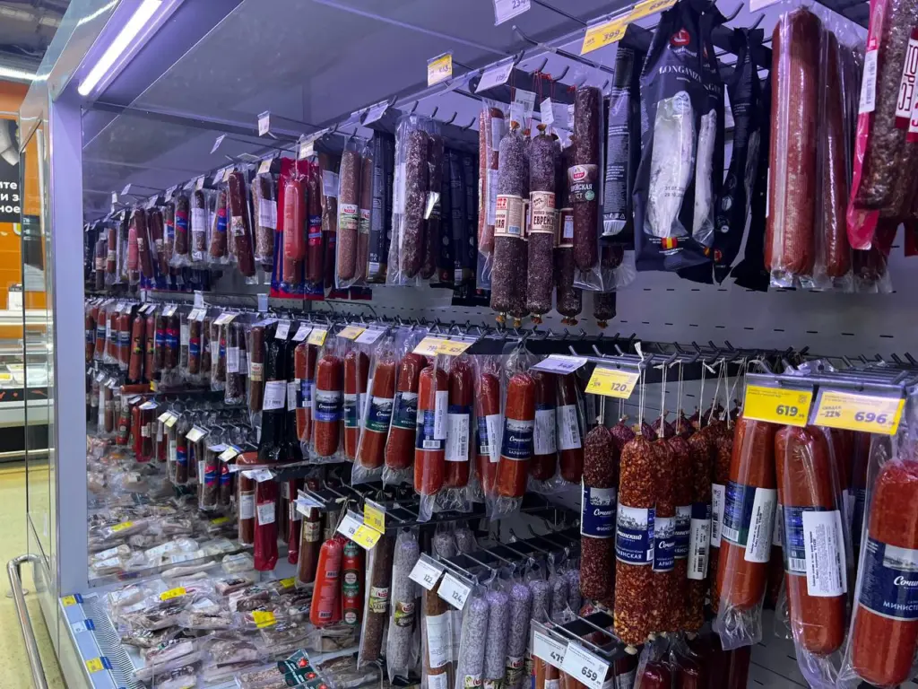 Если видите такие буквы на упаковке — смело покупайте: эти колбасы считаются лучшими