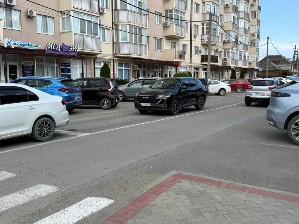 Верховный суд постановил: какой поворотник на самом деле надо включать при въезде на кольцо — правый или левый