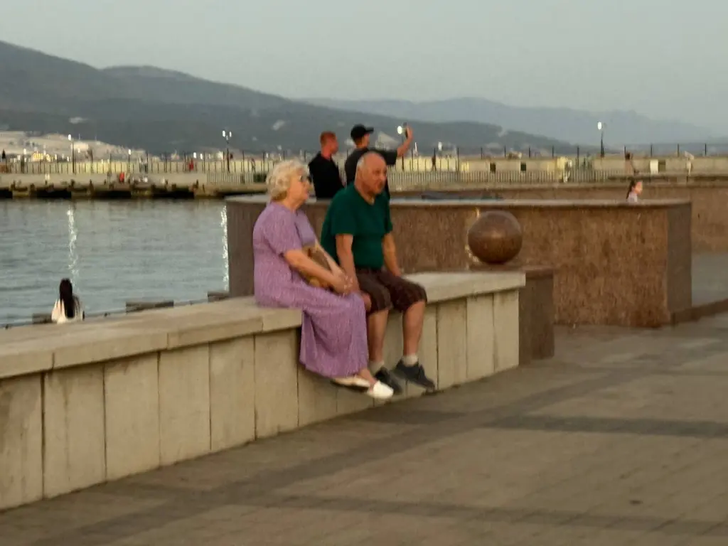 9 причесок, с которыми дамы старше 50 выглядят стильно, даже если седина не закрашена