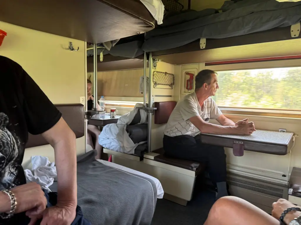 В поездах уберут верхние полки: в РЖД придумали другие правила для плацкарта – сколько стоит