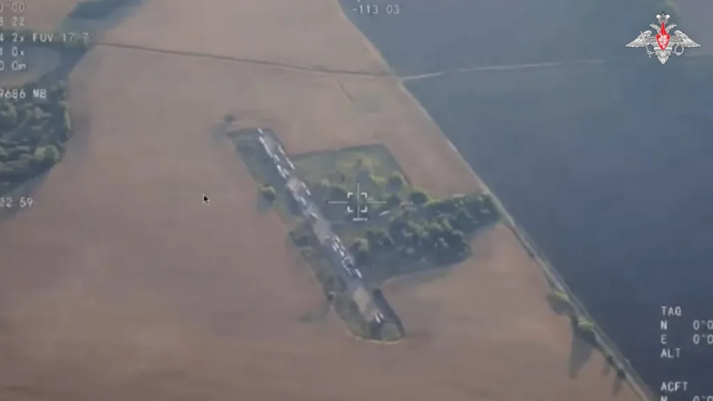 Комбинированный удар ОТРК "Искандер-М" и дронов-камикадзе "Герань-2" по скоплению украинских грузовиков возле села Лавы Черниговской области