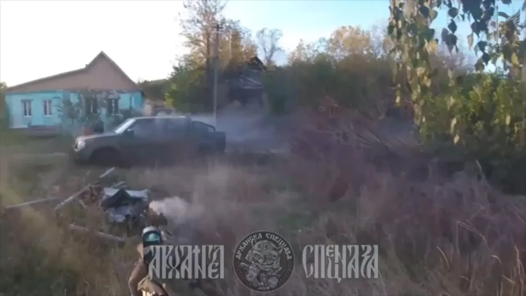 Уничтожение пешей группы украинских солдат и расстрел в упор пикапа ВСУ российским спецназом где-то в тылу противника