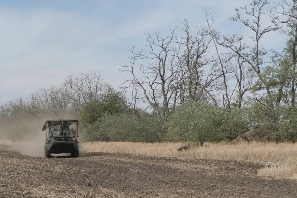 Боевая работа расчёта 120-мм самоходного артиллерийского орудия 2С23 «Нона-СВК» 55-й отдельной мотострелковой (горной) бригады «Чёрные барсы» группировки войск «Центр» на Покровском (Красноармейском) направлении