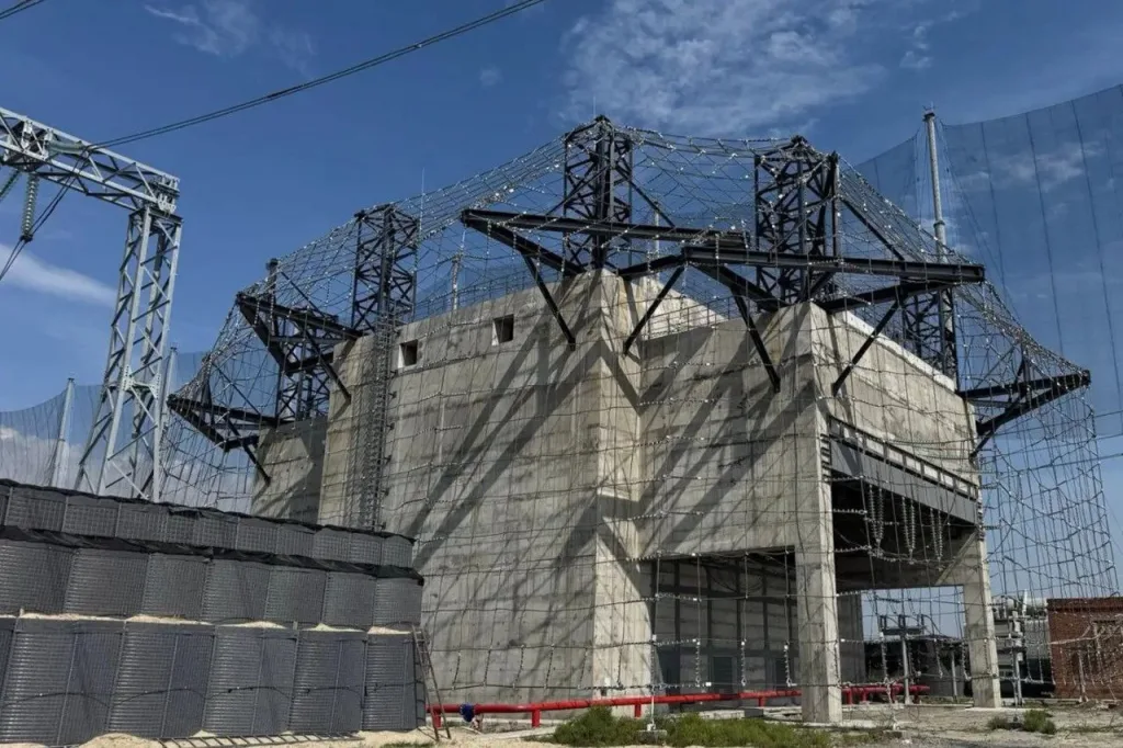 Примеры защитных конструкций на объекта украинской энергетики по итогам российских ударов 2022-2023 года