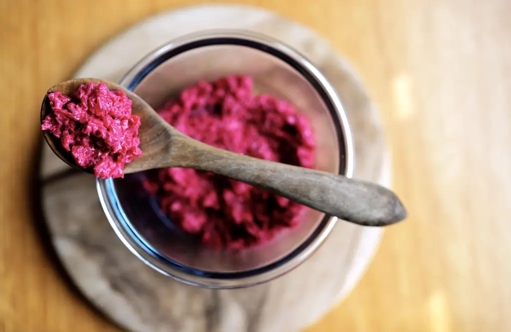 Это должно быть на каждом столе: Готовим яркий свекольный салат с сыром — проще некуда