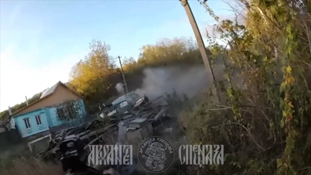 Уничтожение пешей группы украинских солдат и расстрел в упор пикапа ВСУ российским спецназом где-то в тылу противника