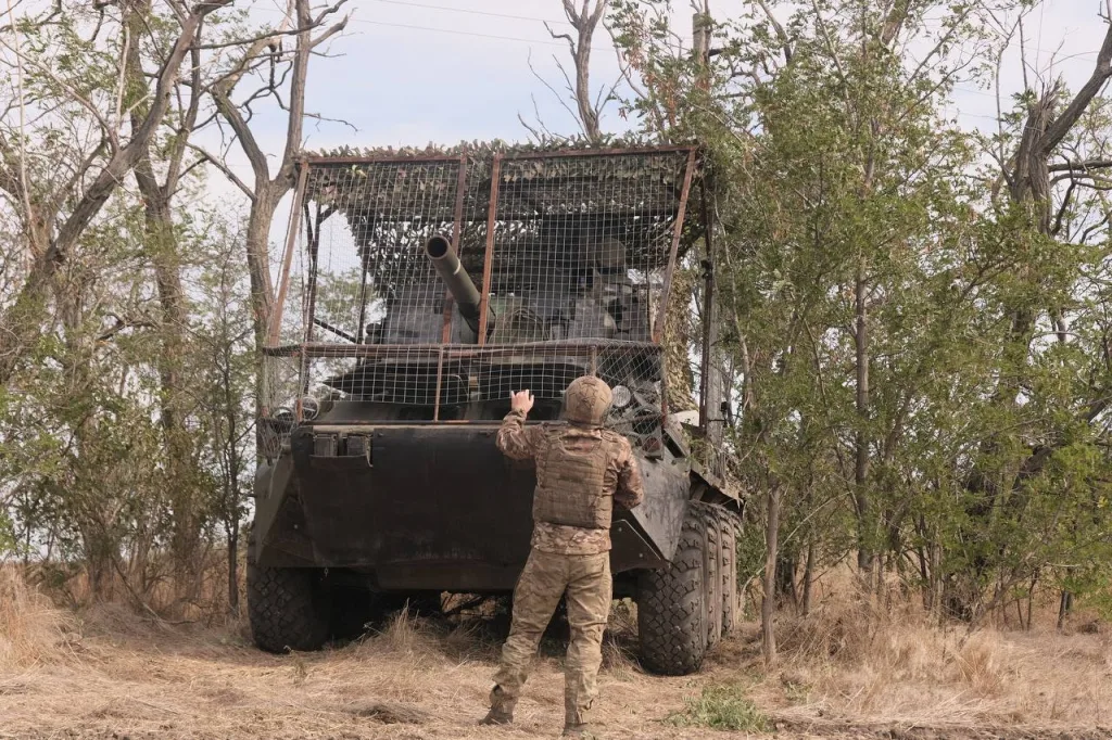 Боевая работа расчёта 120-мм самоходного артиллерийского орудия 2С23 «Нона-СВК» 55-й отдельной мотострелковой (горной) бригады «Чёрные барсы» группировки войск «Центр» на Покровском (Красноармейском) направлении