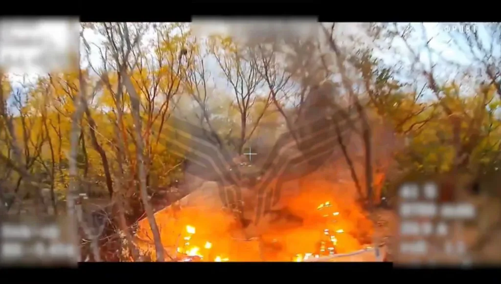 Уничтожение FPV-дронами центра «Рубикон» 155-мм колёсной САУ CAESAR ВСУ в районе посёлка Гришино на Покровском направлении