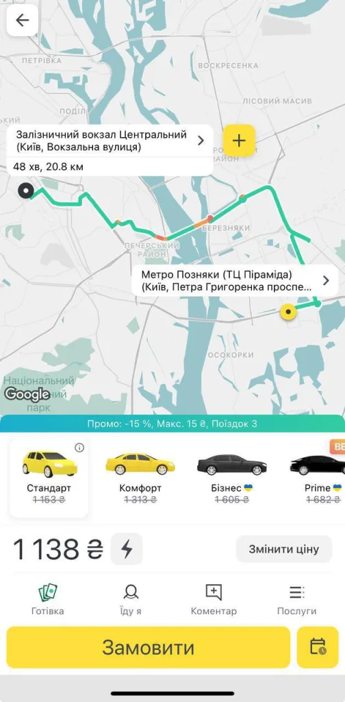 Сейчас в киевском метро огромное количество людей: на некоторых станциях - давка, - местные паблики