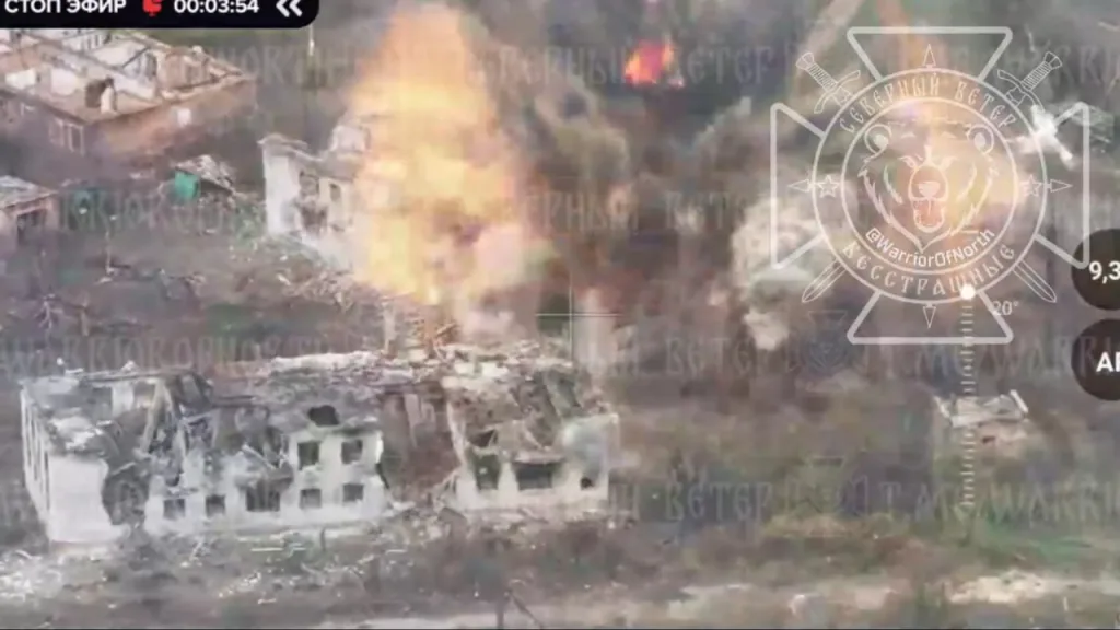 Снос здания с украинскими солдатами в Волчанске ударом корректируемой ракеты из РСЗО "Торнадо-С"