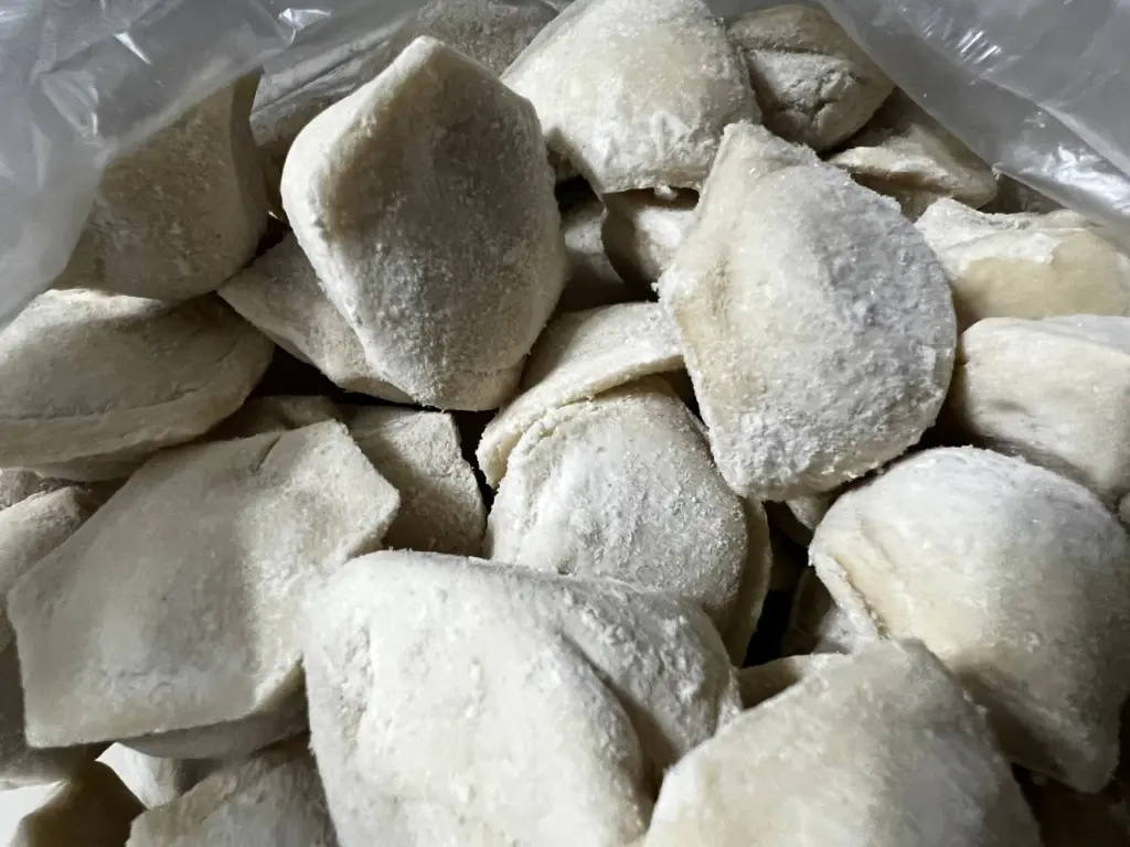 Никогда не ела таких вкусных пельменей: всю жизнь варила пельмени неверно – проверила способ из интернета