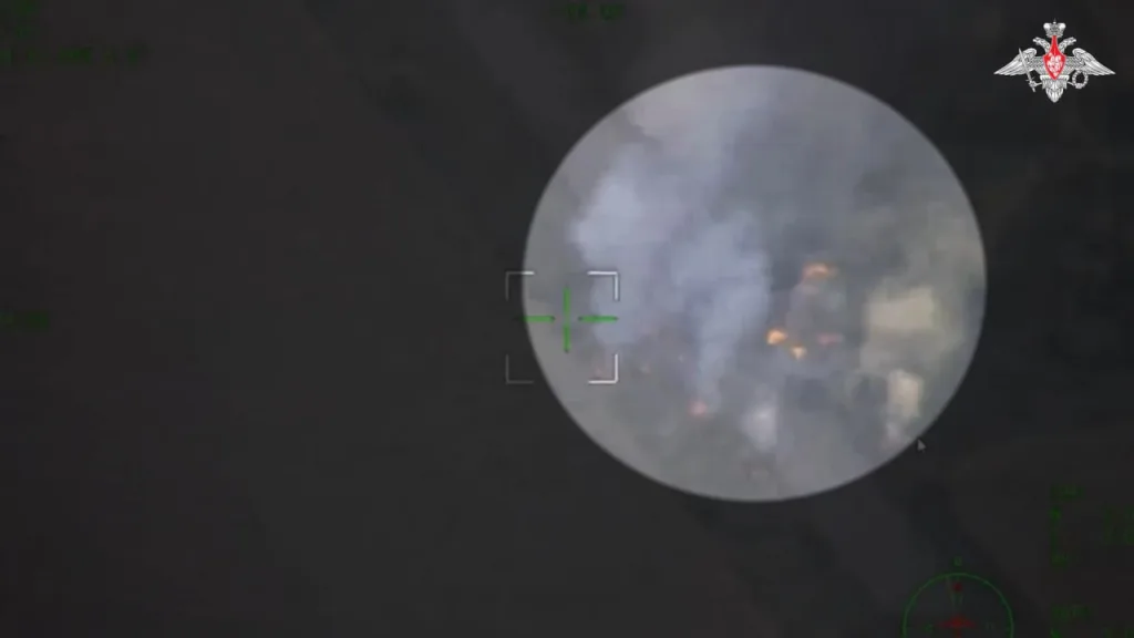 Комбинированный удар ОТРК "Искандер-М" и дронов-камикадзе "Герань-2" по скоплению украинских грузовиков возле села Лавы Черниговской области