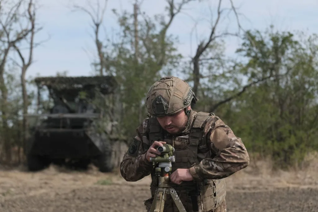 Боевая работа расчёта 120-мм самоходного артиллерийского орудия 2С23 «Нона-СВК» 55-й отдельной мотострелковой (горной) бригады «Чёрные барсы» группировки войск «Центр» на Покровском (Красноармейском) направлении