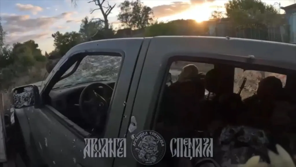 Уничтожение пешей группы украинских солдат и расстрел в упор пикапа ВСУ российским спецназом где-то в тылу противника