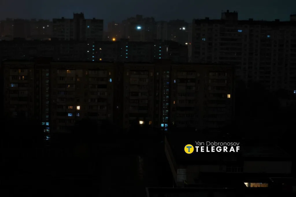 За прошедшую ночь был нанесен комбинированный удар по энергетике противника, левый берег Киева обесточен