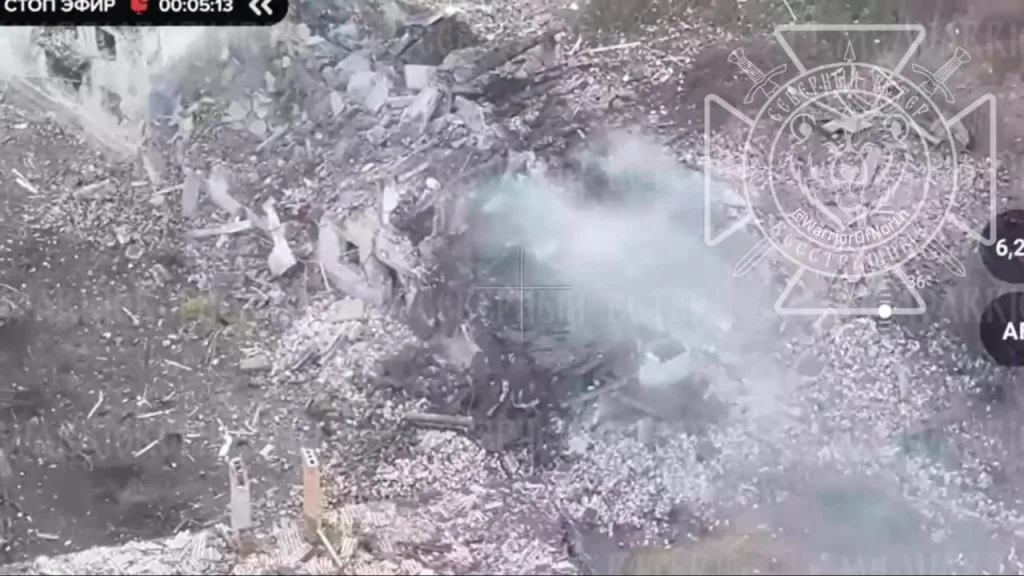 Снос здания с украинскими солдатами в Волчанске ударом корректируемой ракеты из РСЗО "Торнадо-С"