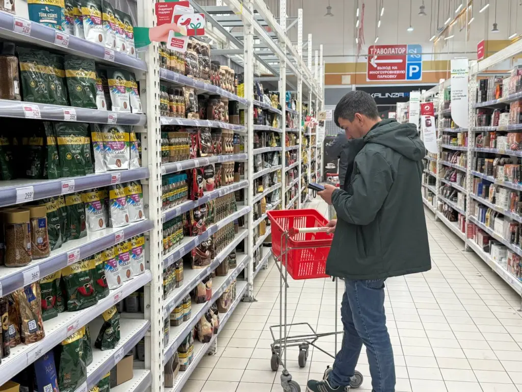 Бурда в красочной банке: Росконтроль сообщил, какой кофе не стоит брать даже даром