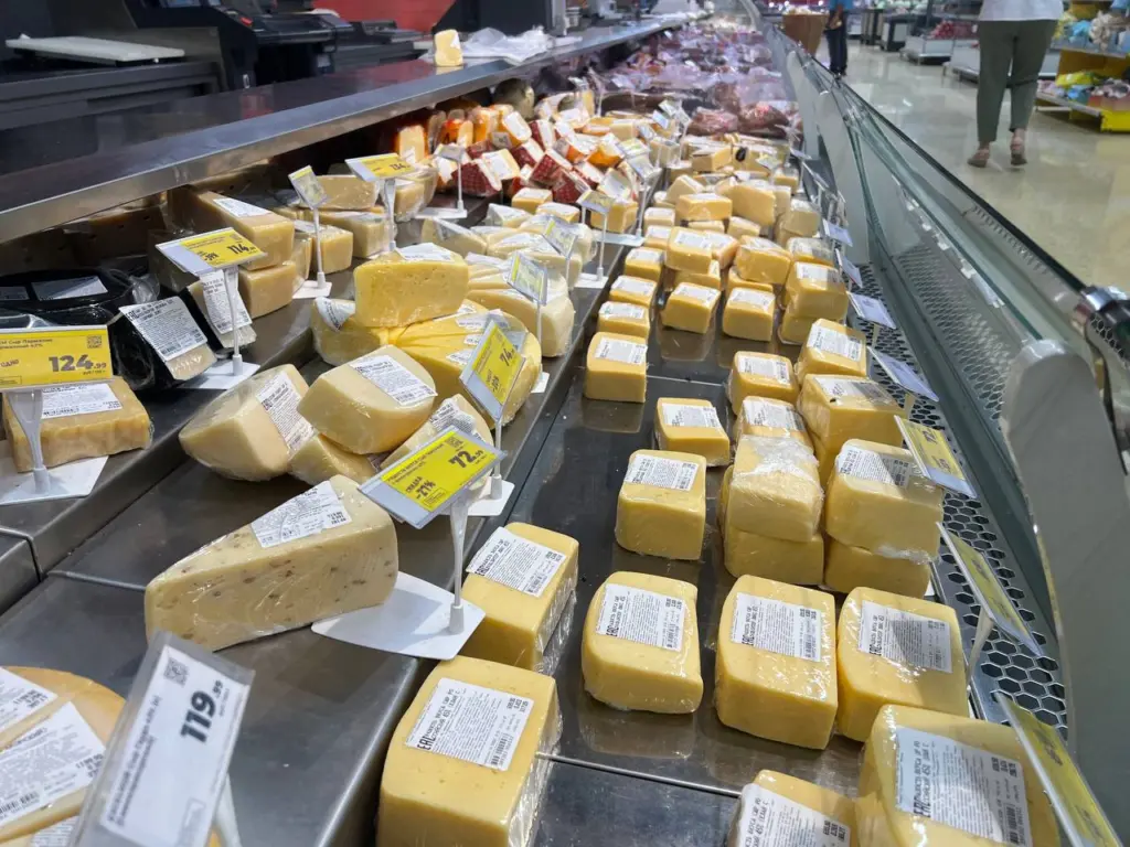 Кишечная палочка в 7 марках сыра: эксперты Роскачества советует не брать эти бренды даже по акции