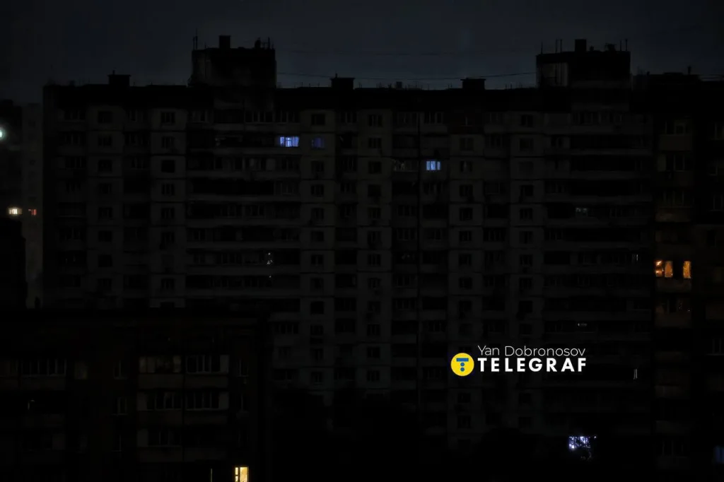 За прошедшую ночь был нанесен комбинированный удар по энергетике противника, левый берег Киева обесточен