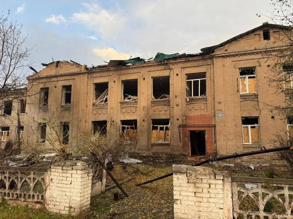 Славянск — удар по тыловой инфраструктуре: ООШ №19 и Славянский энергостроительный колледж