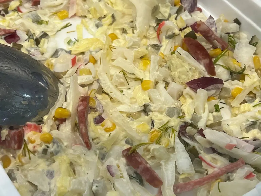 Встречайте год Красной Огненной Лошади с салатом «Севастопольский». Он заменит «Шубу» и «Оливье» и с вашего стола