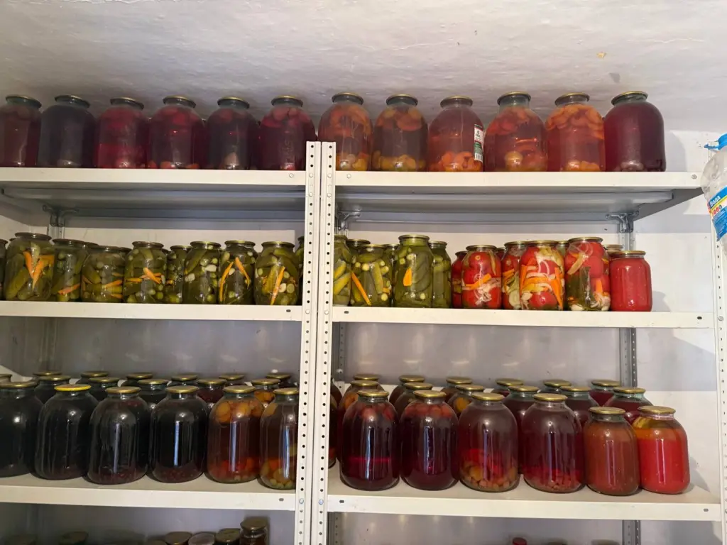 Закатываю аджику на зиму без варки: рецепт находка, просто и вкусно — гости выпрашивают поделиться