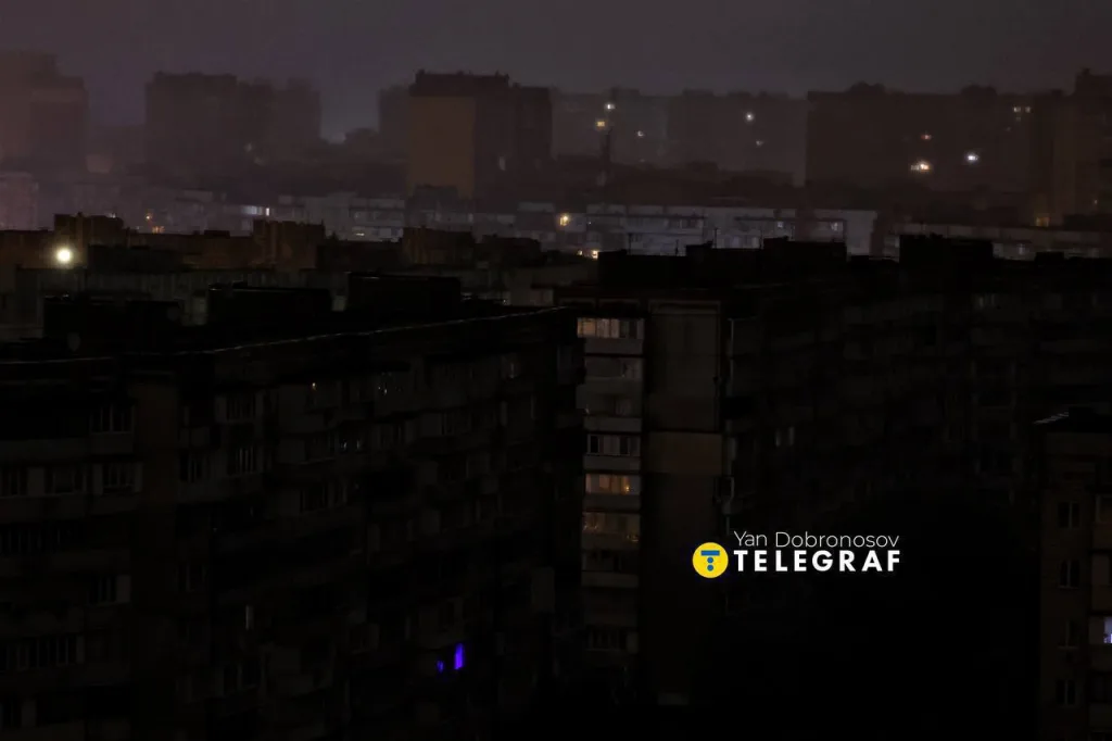 За прошедшую ночь был нанесен комбинированный удар по энергетике противника, левый берег Киева обесточен