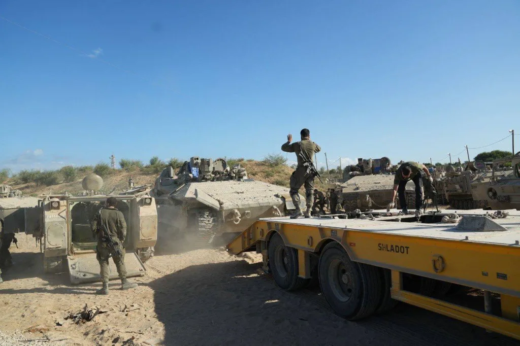 Ночью ЦАХАЛ начал отвод войск в Секторе Газа к согласованной линии разграничения в рамках соглашения с ХАМАС