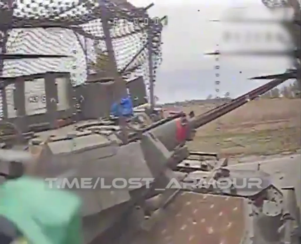 Добивание БМП M2A2 Bradley ODS-SA ВСУ ударами минимум 7 единиц FPV-дронов возле посёлка Дорожное (район Добропольского прорыва)