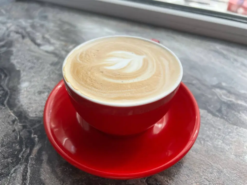 Забудьте про кофе: эксперты назвали более полезный напиток — с чего надо начинать утро