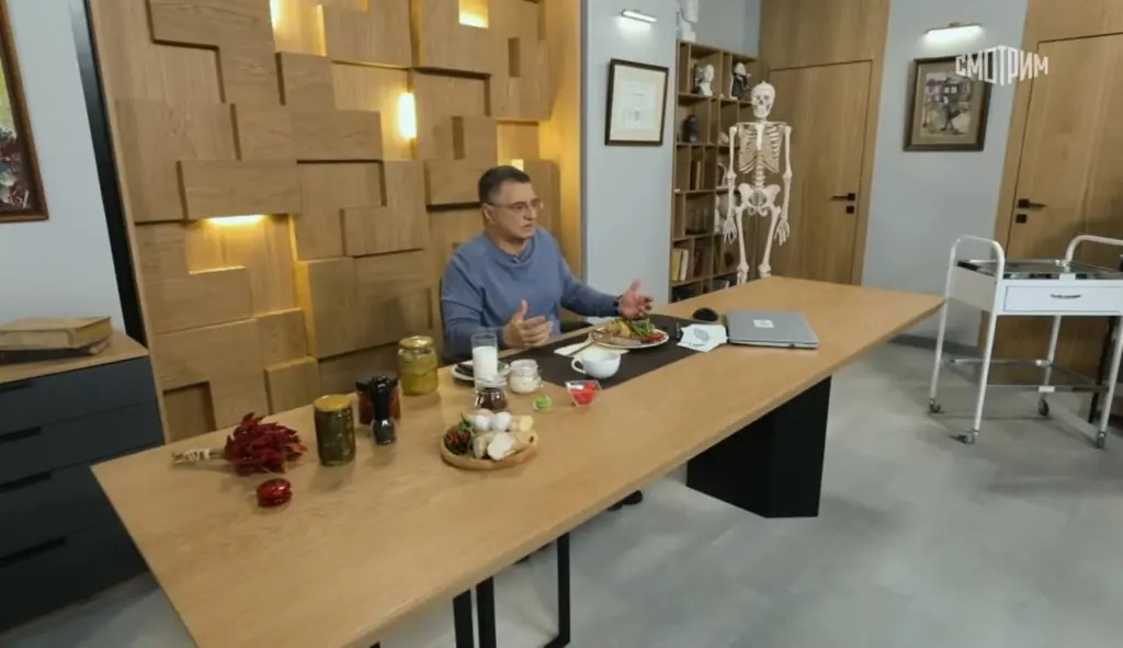 Простая формула здоровья: доктор Мясников назвал 8 продуктов, которые следует включить в свой рацион