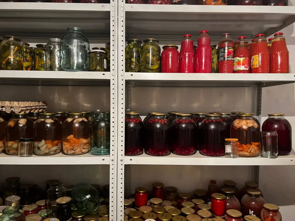 Закатывайте сразу по 20 банок, съедите все до зимы: аджика из болгарского перца — очень вкусно, когда хочется чего-то пикантного, с перчинкой