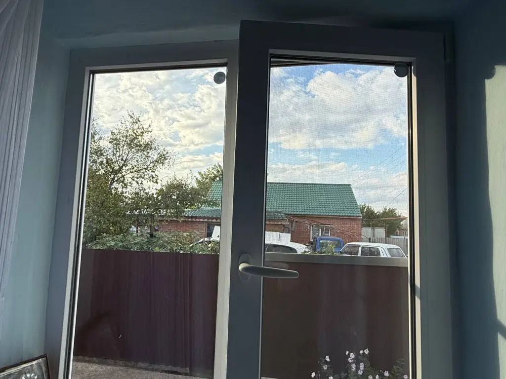 1 чайная ложка в таз — и окна сверкают чистотой до весны: хитрый трюк для хозяек, у которых мало свободного времени