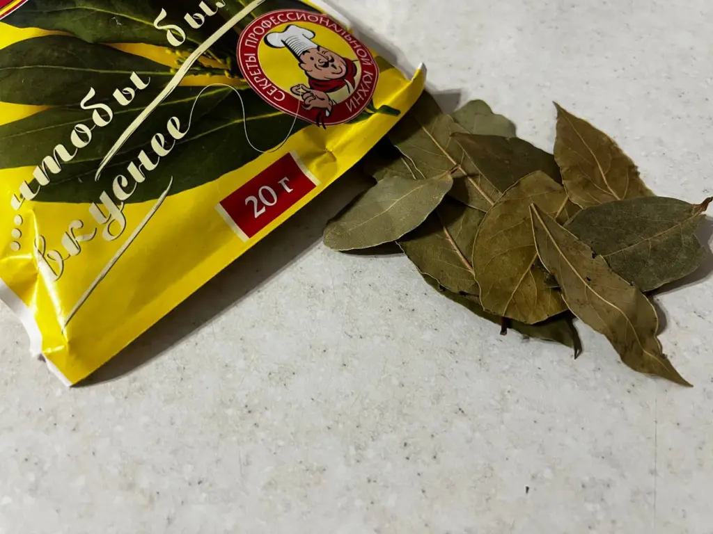 Лавровый лист скупаю пачками: в быту он незаменим — использую и для стирки и для уборки. Делюсь своими хитростями