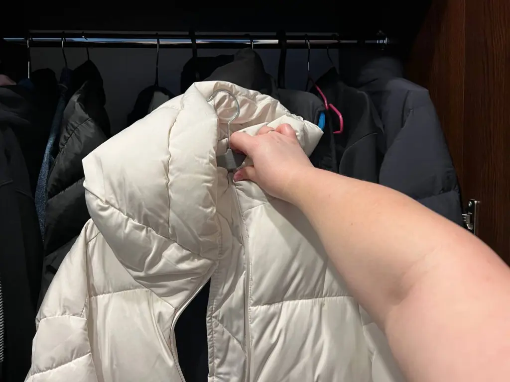 Ошибки, которые старят: такой пуховик делает фигуру тяжёлой, а какой — стройной и элегантной