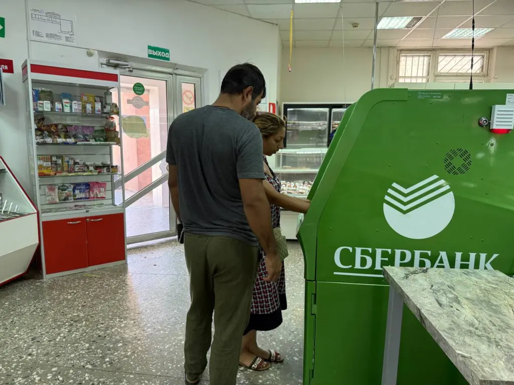 Начиная с сегодняшнего дня: Сбербанк ввёл новые жёсткие комиссии — россияне недовольны