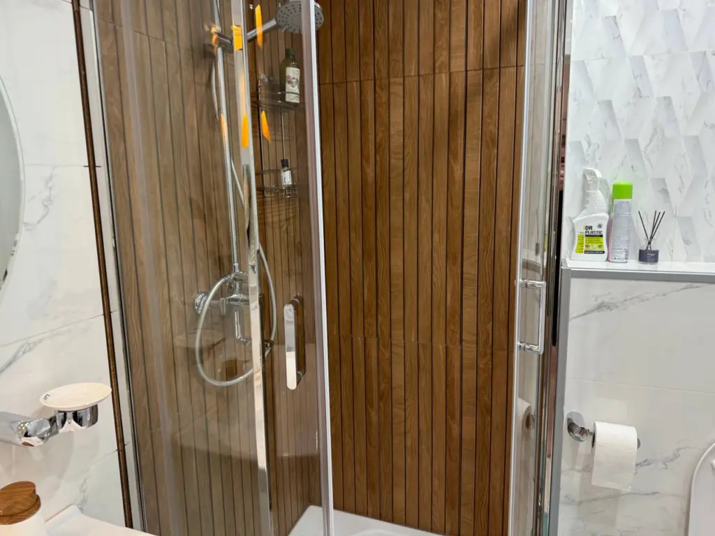 Почистила слив в душе от волос, не разбирая сифон: делюсь с вами тремя главными хитростями