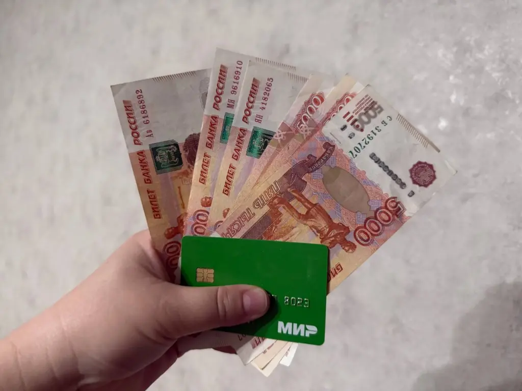 Переводить деньги с карты на карту теперь станет невозможно: сумму тут же заморозят — жесткий запрет от ЦБ