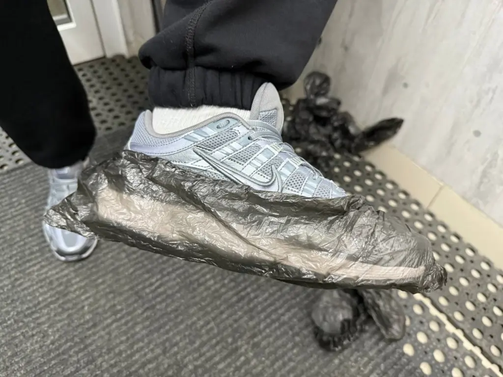 Подруга скупает пачками бахилы: я когда она рассказала для чего, стала брать тоже — 5 необычных, но полезных применений бахил