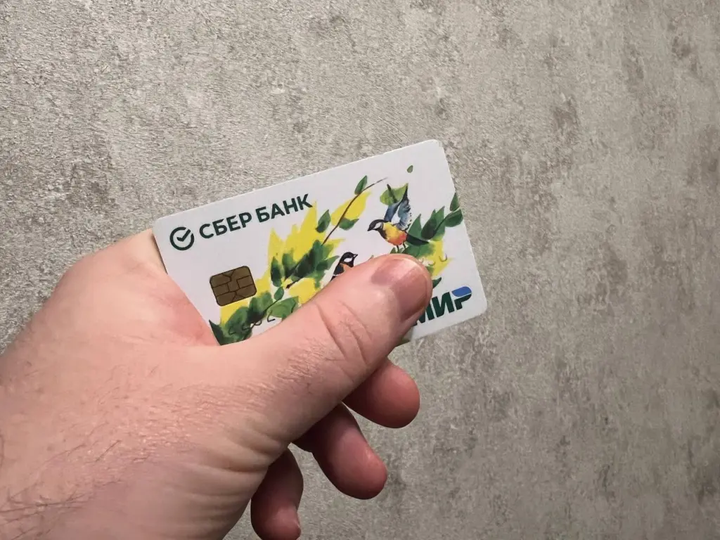 Центробанк ввел ограничения на переводы с карты на карту: что нужно знать пользователям