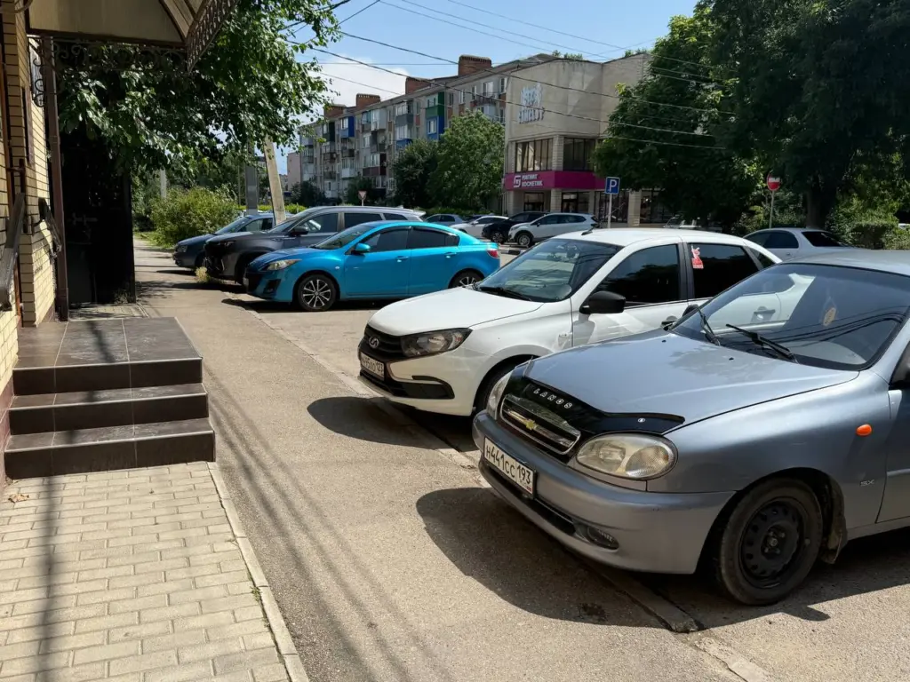 Можно ли стоять на аварийке в запрещенном месте — на заметку любому водителю