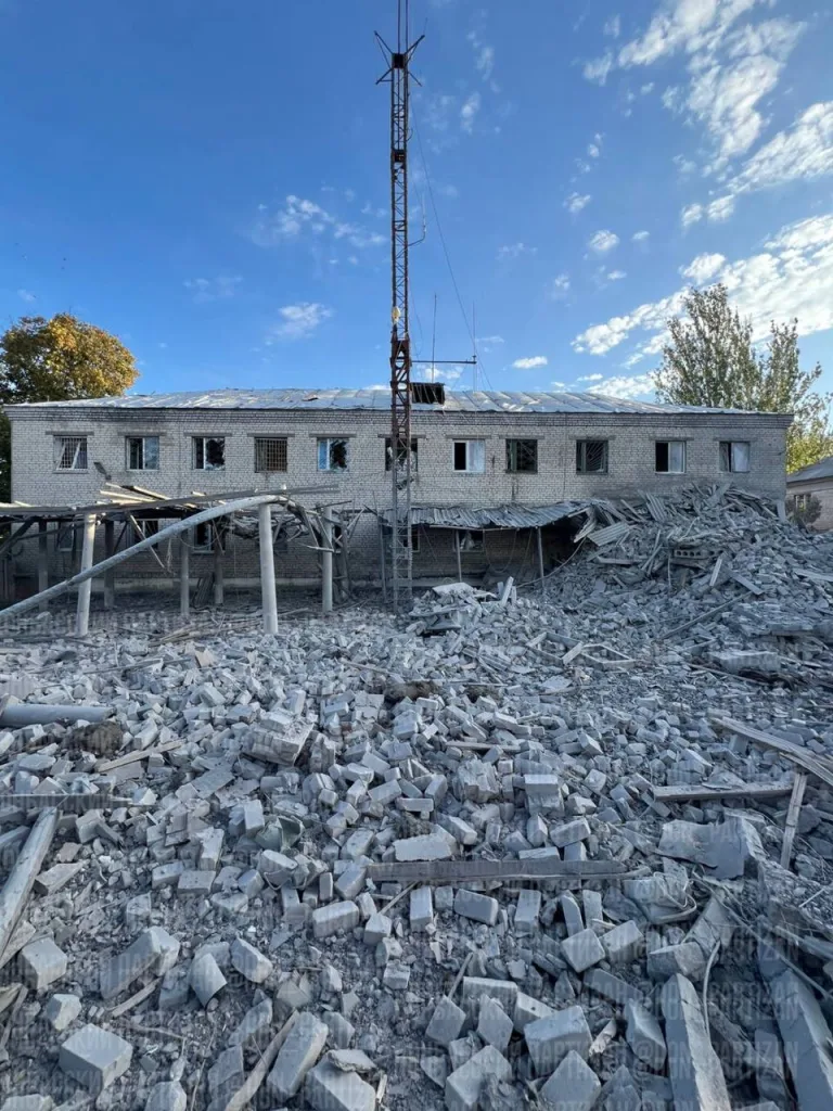 Красный Лиман 03.10.2025 в 21:45 зарегистрировано попадание авиабомбы ФАБ-250 с УМПК по городу