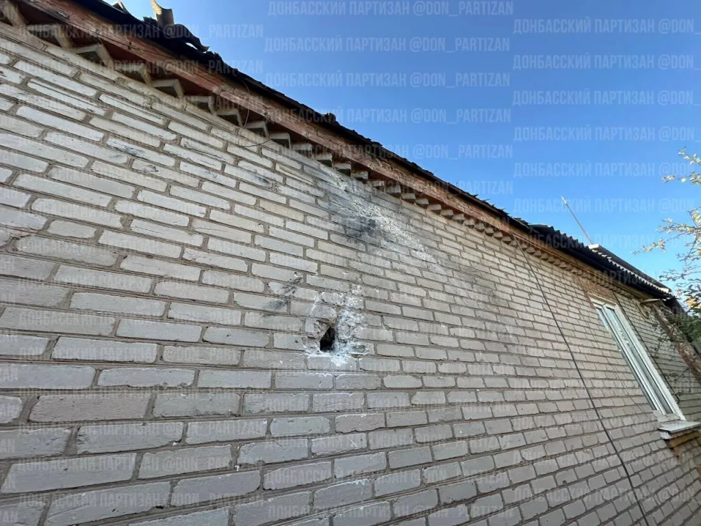 Славянск 04.10.2025 около 00:30 отмечено попадание FPV-дрона с боевой частью по городу