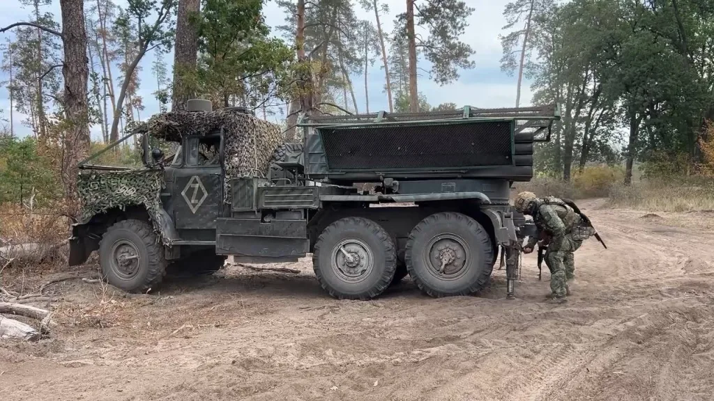 Боевая работа расчёта РСЗО 9К55 «Град-1» 37-го мотострелкового полка 25-й общевойсковой армии группировки войск «Запад» на Краснолиманском направлении