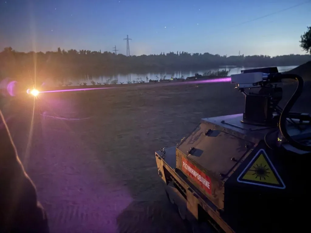 Применение лазерной установки "Игнис" на базе НРТК "Курьер" на военных учениях