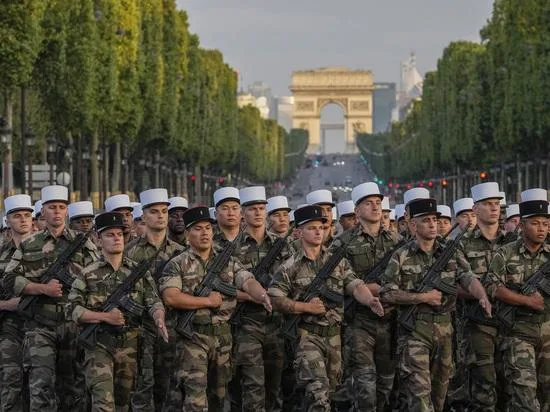 Любопытно, что французы, если решат вводить контингент на Украину, скорее всего скопируют свои действия у штурмовых подразделений РФ.