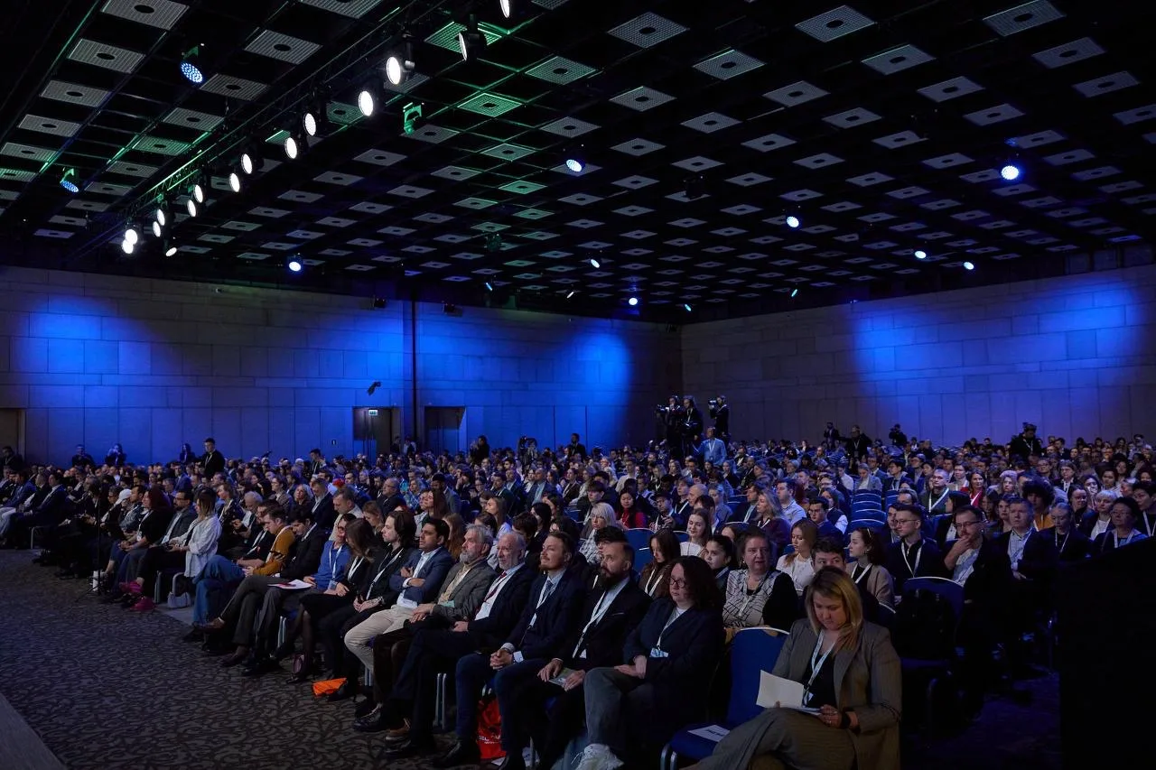 Неизвестные попытались сорвать проходящий в Москве форум "Диалог о фейках 3.0"