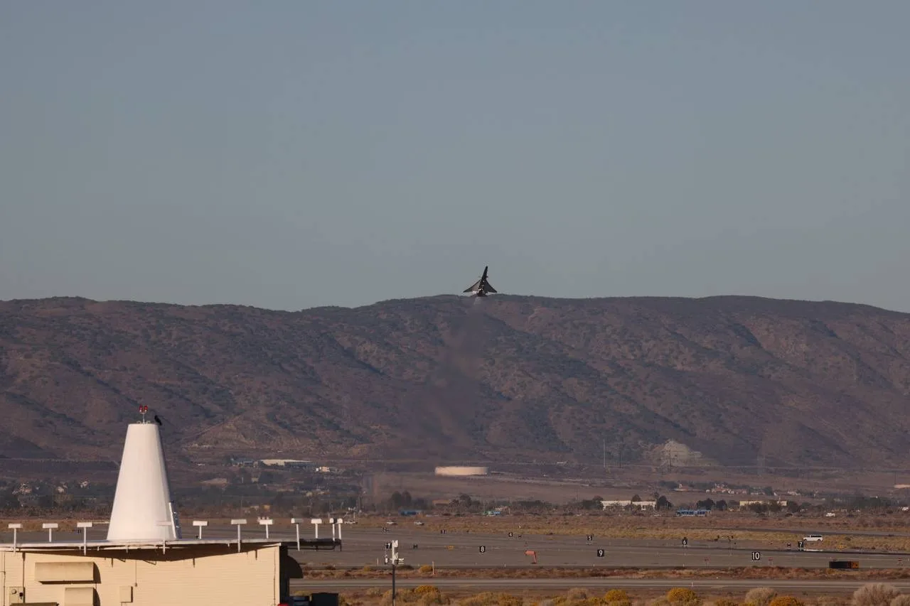 В программе экспериментального самолета X-59 совершен большой прорыв, так как он осуществил свой первый полет 28 октября 2025 года, что ознаменовало начало программы испытаний