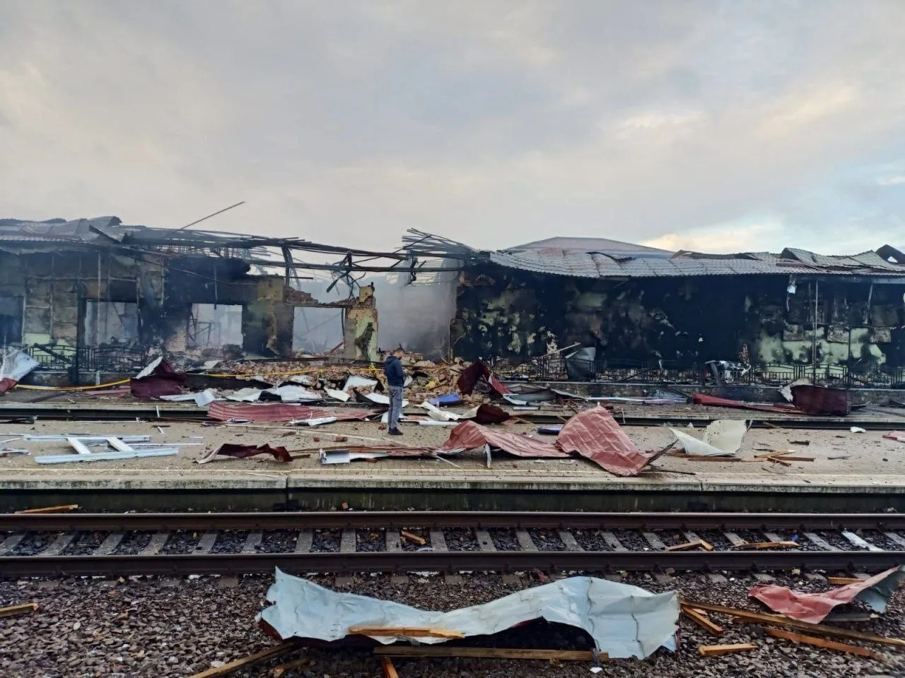 Враг заявляет, что минувшей ночью шла плотная "обработка" объектов железнодорожной инфраструктуры в Харьковской и Сумской областях